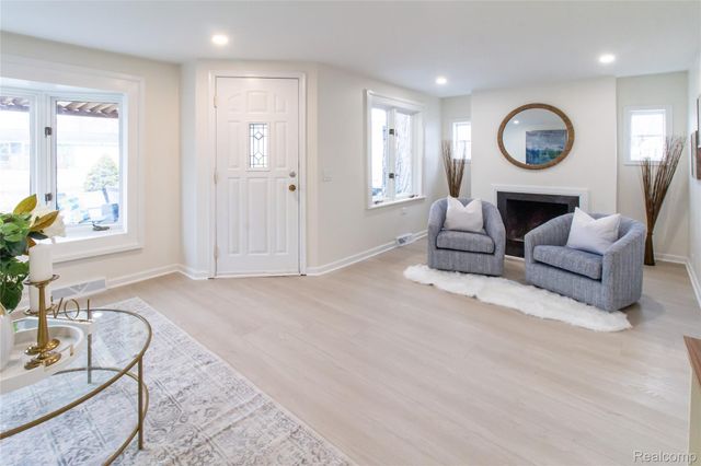 23106 Springbrook Drive, Farmington Hills, MI 48336