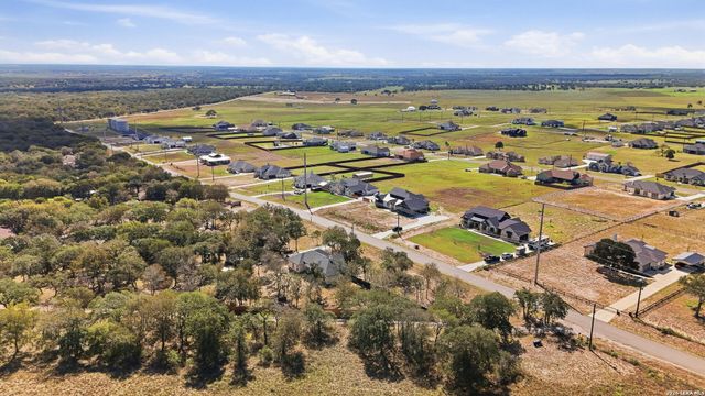 1196 County Road 319, La Vernia, TX 78121