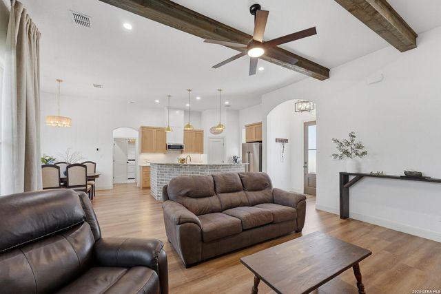 1196 County Road 319, La Vernia, TX 78121