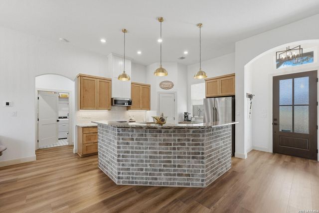 1196 County Road 319, La Vernia, TX 78121