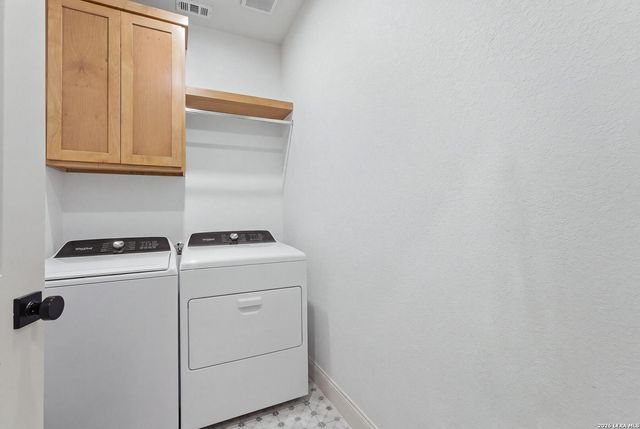 1196 County Road 319, La Vernia, TX 78121