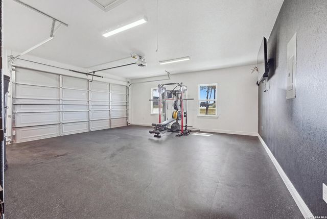 1196 County Road 319, La Vernia, TX 78121