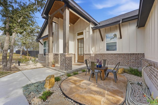 1196 County Road 319, La Vernia, TX 78121