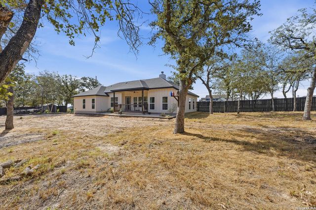 1196 County Road 319, La Vernia, TX 78121