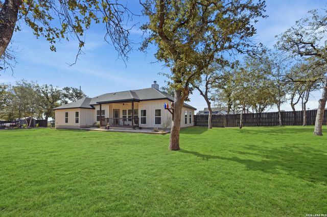 1196 County Road 319, La Vernia, TX 78121
