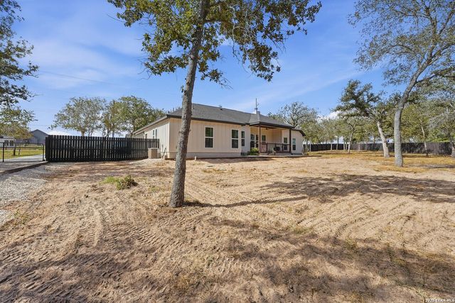 1196 County Road 319, La Vernia, TX 78121