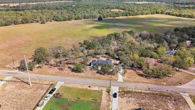 1196 County Road 319, La Vernia, TX 78121