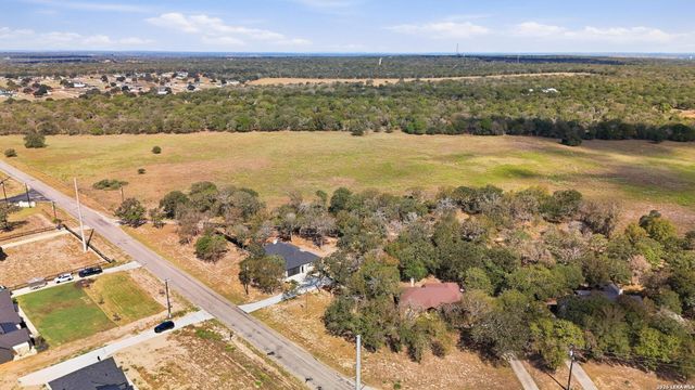 1196 County Road 319, La Vernia, TX 78121