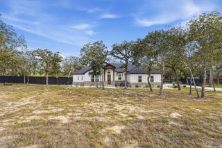 1196 County Road 319, La Vernia, TX 78121