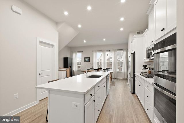 18353 MOSS GARDEN RD, Dumfries, VA 22026