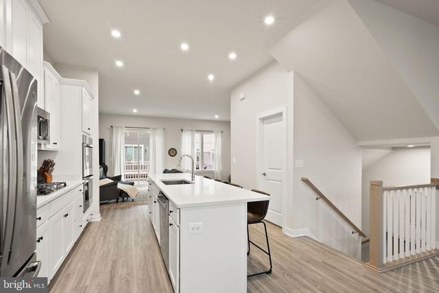 18353 MOSS GARDEN RD, Dumfries, VA 22026