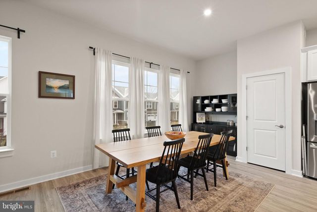 18353 MOSS GARDEN RD, Dumfries, VA 22026