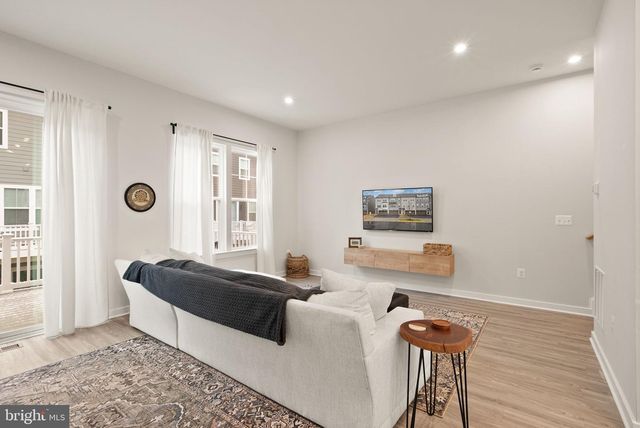 18353 MOSS GARDEN RD, Dumfries, VA 22026