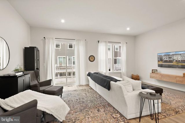 18353 MOSS GARDEN RD, Dumfries, VA 22026