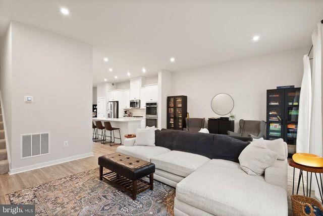 18353 MOSS GARDEN RD, Dumfries, VA 22026