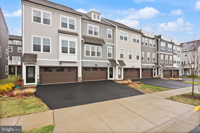 18353 MOSS GARDEN RD, Dumfries, VA 22026