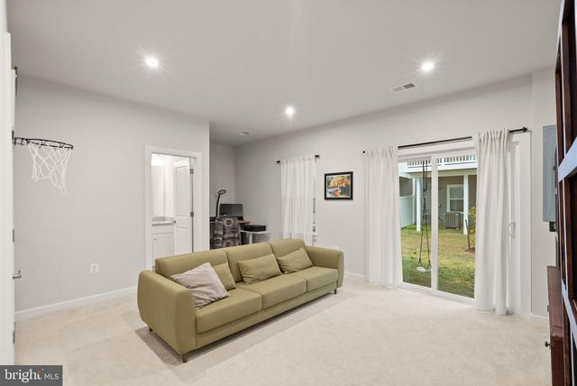 18353 MOSS GARDEN RD, Dumfries, VA 22026