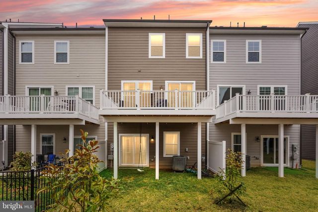 18353 MOSS GARDEN RD, Dumfries, VA 22026