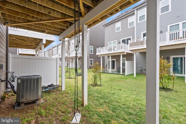 18353 MOSS GARDEN RD, Dumfries, VA 22026