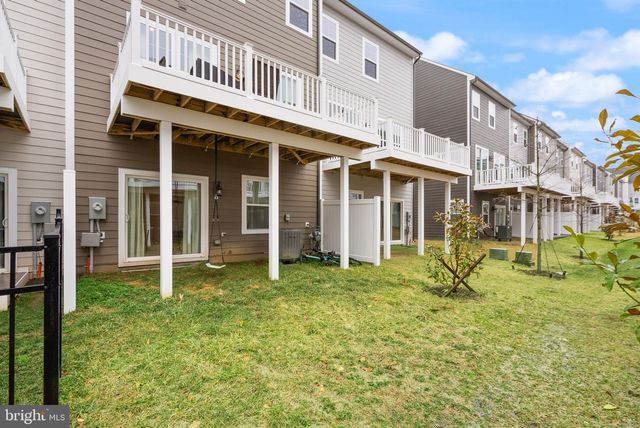 18353 MOSS GARDEN RD, Dumfries, VA 22026