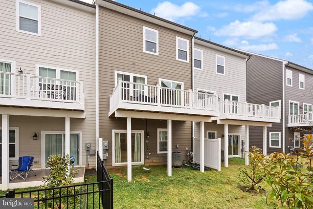 18353 MOSS GARDEN RD, Dumfries, VA 22026