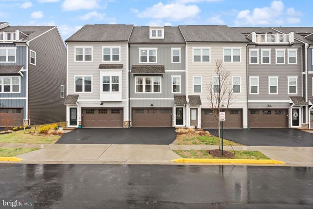 18353 MOSS GARDEN RD, Dumfries, VA 22026