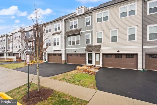 18353 MOSS GARDEN RD, Dumfries, VA 22026