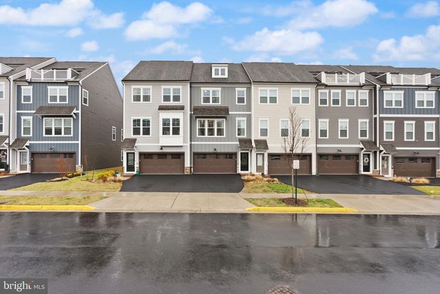 18353 MOSS GARDEN RD, Dumfries, VA 22026