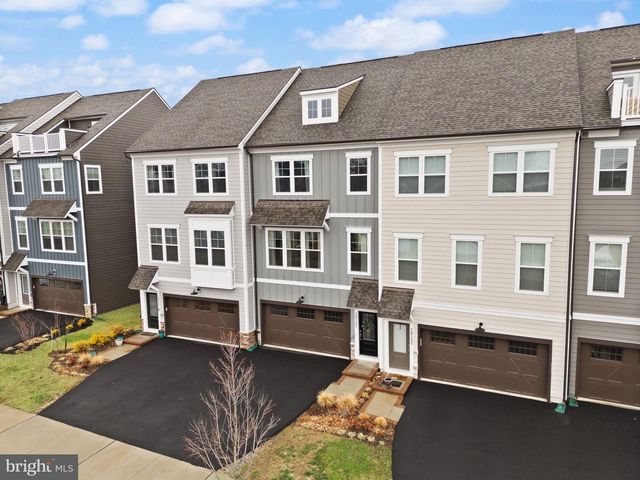 18353 MOSS GARDEN RD, Dumfries, VA 22026