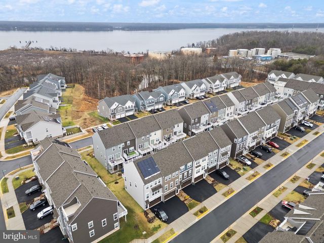 18353 MOSS GARDEN RD, Dumfries, VA 22026