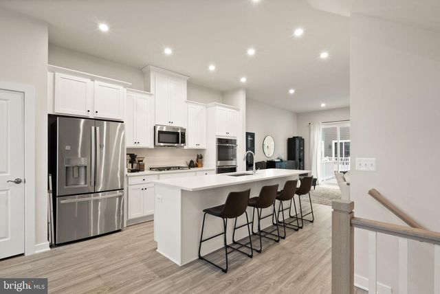 18353 MOSS GARDEN RD, Dumfries, VA 22026