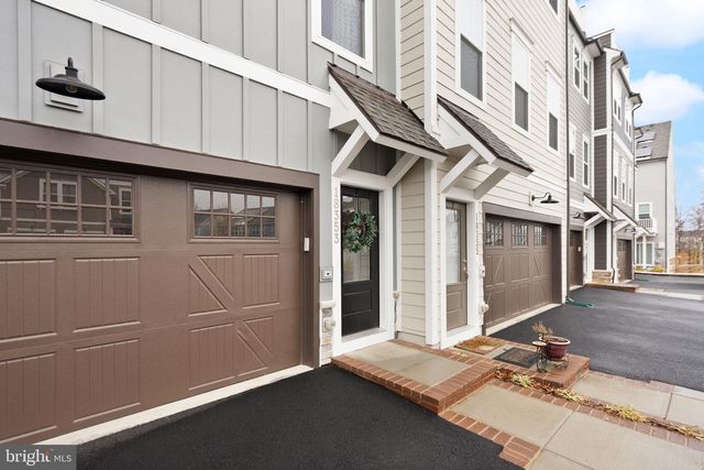 18353 MOSS GARDEN RD, Dumfries, VA 22026