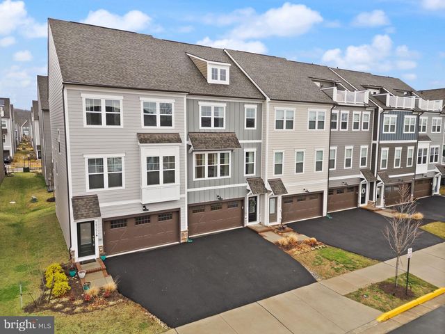 18353 MOSS GARDEN RD, Dumfries, VA 22026