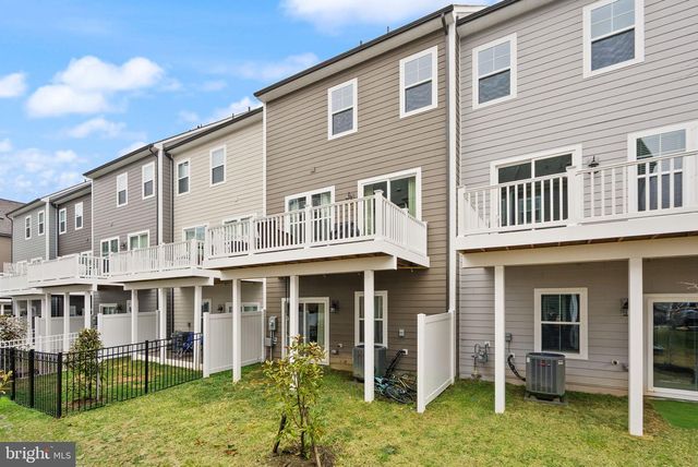 18353 MOSS GARDEN RD, Dumfries, VA 22026