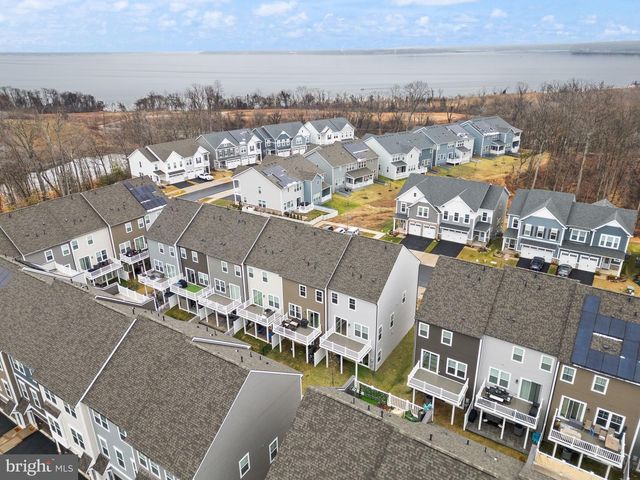 18353 MOSS GARDEN RD, Dumfries, VA 22026