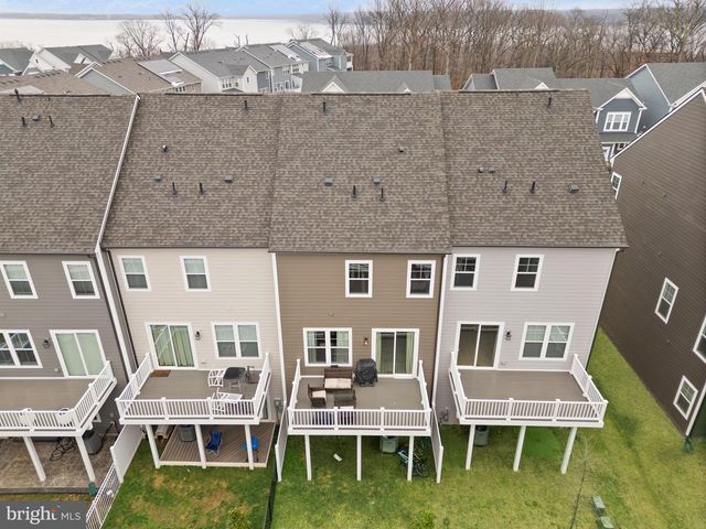 18353 MOSS GARDEN RD, Dumfries, VA 22026