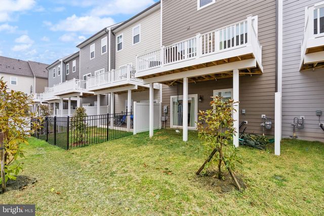 18353 MOSS GARDEN RD, Dumfries, VA 22026