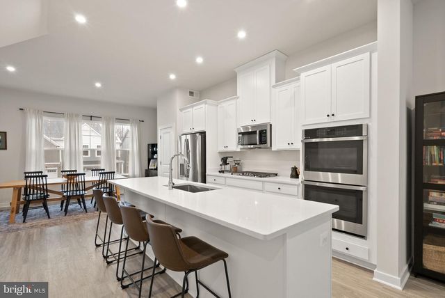 18353 MOSS GARDEN RD, Dumfries, VA 22026