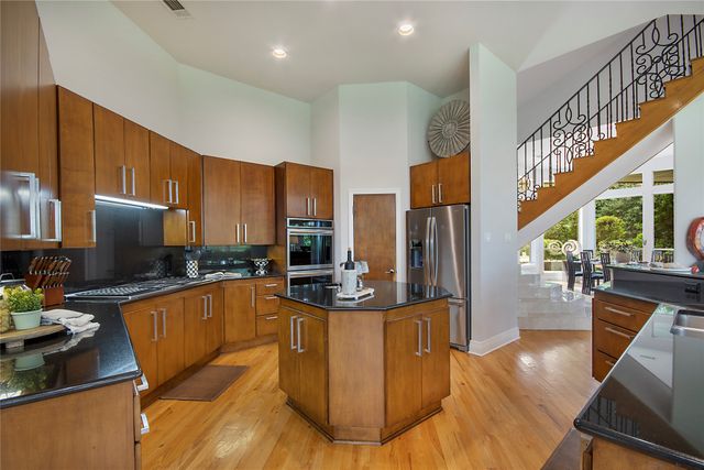 800 Shady Bend Court, Highland Village, TX 75077