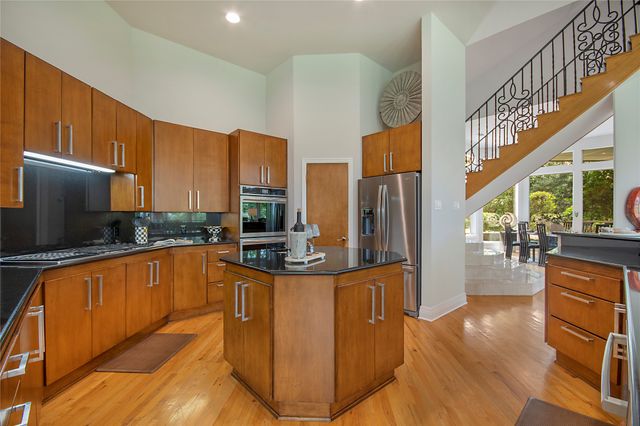 800 Shady Bend Court, Highland Village, TX 75077
