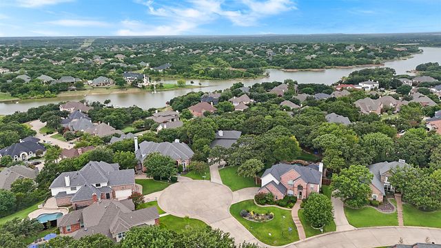 800 Shady Bend Court, Highland Village, TX 75077