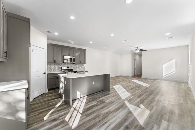 501 N Moore Street, Dallas, TX 75203