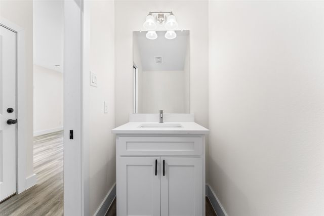 501 N Moore Street, Dallas, TX 75203