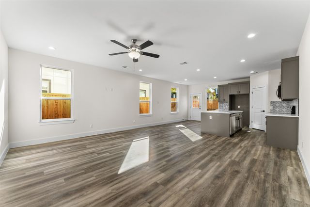 501 N Moore Street, Dallas, TX 75203