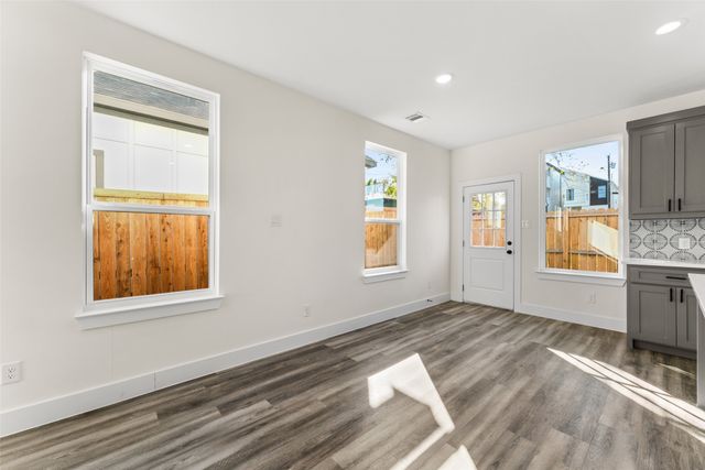 501 N Moore Street, Dallas, TX 75203