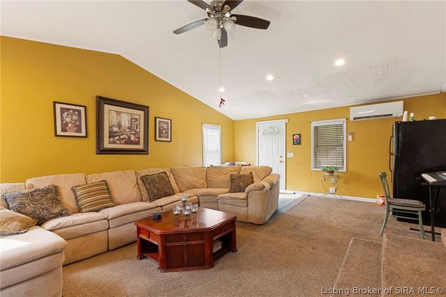 823 Elmwood Avenue, New Albany, IN 47150