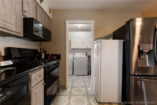 823 Elmwood Avenue, New Albany, IN 47150