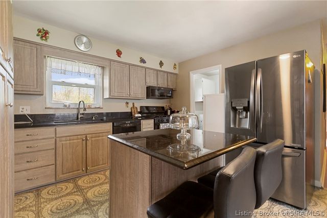 823 Elmwood Avenue, New Albany, IN 47150