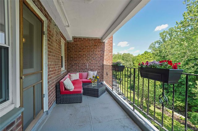 110 Draper Lane 2DS, Dobbs Ferry, NY 10522