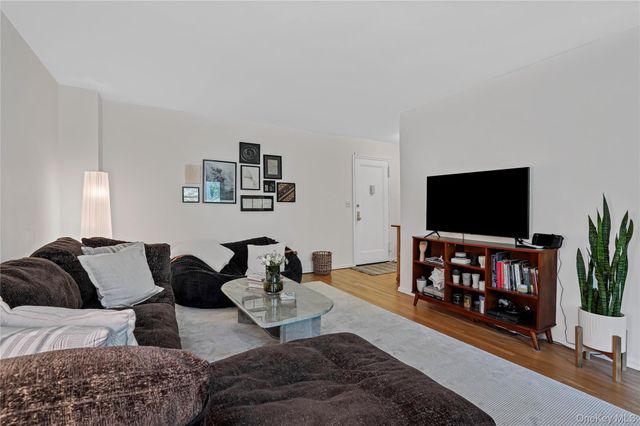 110 Draper Lane 2DS, Dobbs Ferry, NY 10522